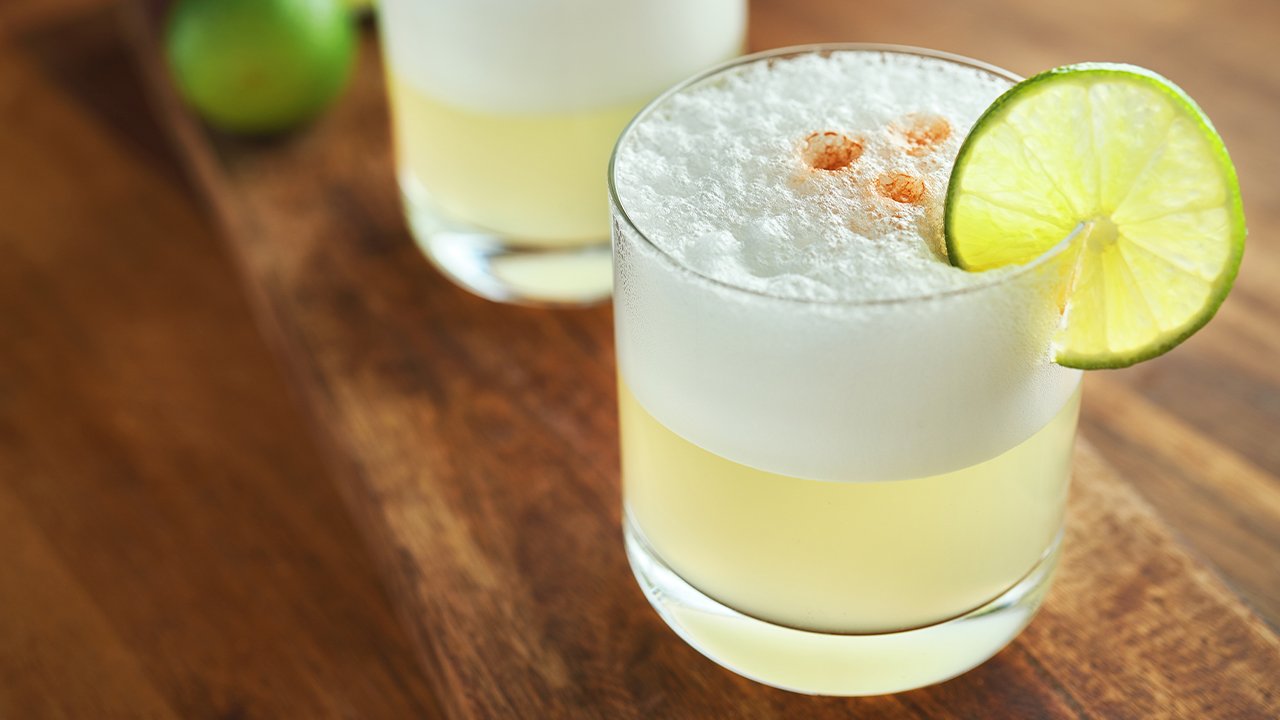 ¡Receta fácil: Pisco Sour casero chileno para sorprender!